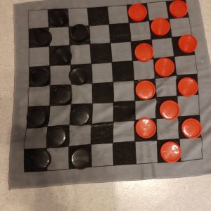 Jeu-de-dame-grand-format-scaled-1.jpg